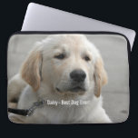 Funda Para Portátil Foto personalizada y nombre del perro del golden<br><div class="desc">Personalice sus cajas del teléfono y del ordenador con esta foto del perro del golden retriever o substitúyalas por la su foto del perro o del perrito y nómbrelas (o la otra foto del mascota o de la persona/nombre). El texto lee el "mejor perro nunca" o añade su propio texto...</div>