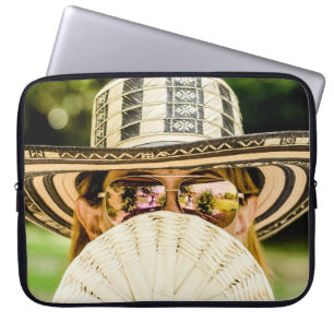 Funda Para Portátil Foto selectiva de la mujer que usa sol aviador