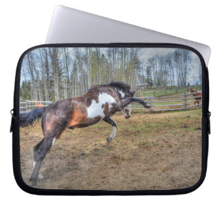 Funda Para Portátil Fotografía de acción del Stallion Equine de Pinto