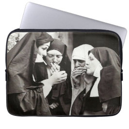 Funda Para Portátil Fotografía de las monjas humeantes de la época