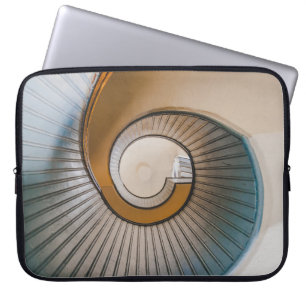 Funda Para Portátil Fotografía en ángulo bajo de la escalera de espira