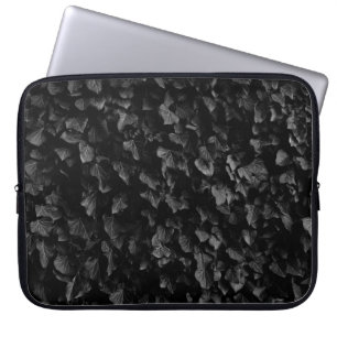 Funda Para Portátil Fotografía en blanco y negro de una planta de hoja
