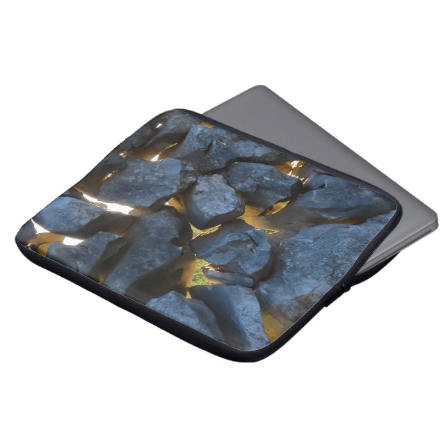 Funda Para Portátil Fotografía rusa en pared de piedra croata (Superior anverso)