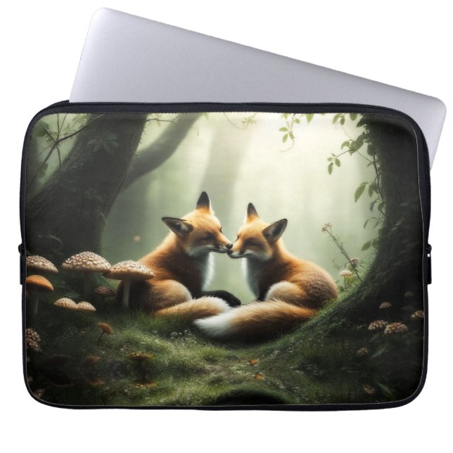 Funda Para Portátil Fox Cuddle en un bosque polvoriento (Frente)
