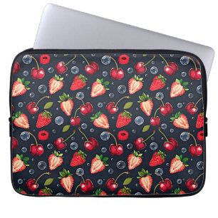 Funda Para Portátil Fresas y cerezas en un fondo oscuro