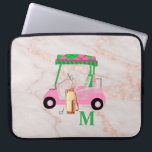 Funda Para Portátil Gal de golf de Moda de mármol de oro Rosa<br><div class="desc">Un encantador carrito de golf único — rosa y verde — hecho con gusto — listo para correr el campo — en esta manga para portátil de moda. —Este es un gran regalo para todos los amantes del golf — divertido / atractivo / único. Personalízalo con sus iniciales/monograma. Si tiene...</div>
