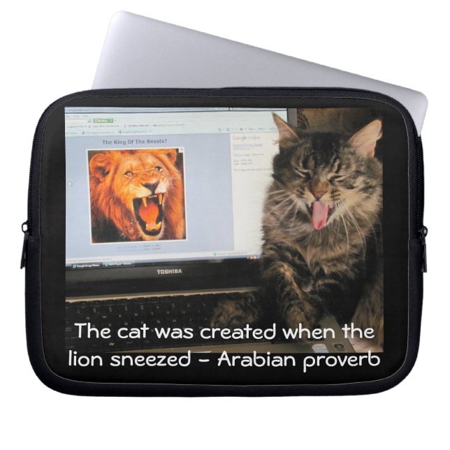 Funda Para Portátil Gato creado por el estornudo del león (Frente)