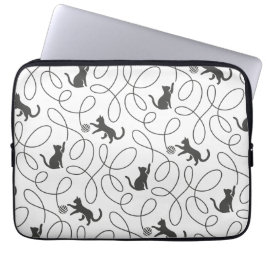 Funda Para Portátil Gato Negro Juguetón y Patrón de Bola de Estambre