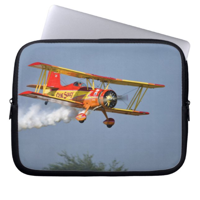 Funda Para Portátil Gen Soucy que realiza acrobacias aéreas en Grumman (Frente)