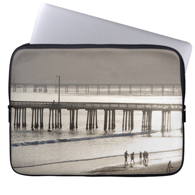 Funda Para Portátil Gente disfrutando de Avila Beach (Frente)