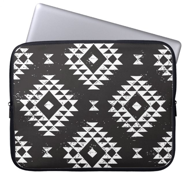 Funda Para Portátil Geométrica Navajo: Tribal Blanco Negro. (Frente)