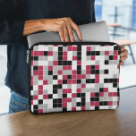 Funda Para Portátil Geométrico moderno de gris negro magenta<br><div class="desc">Esta manga de ordenador portátil colorida presenta un patrón geométrico multicolor en Viva Magenta,  negro,  gris y blanco. Los cuadrados están coloreados en orden aleatorio y puede editar los colores en la herramienta Diseño.</div>