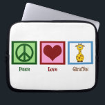 Funda Para Portátil Girafas de amor por la paz<br><div class="desc">Una señal de paz,  corazón y una jirafa linda. Me encantan los regalos de animales salvajes.</div>