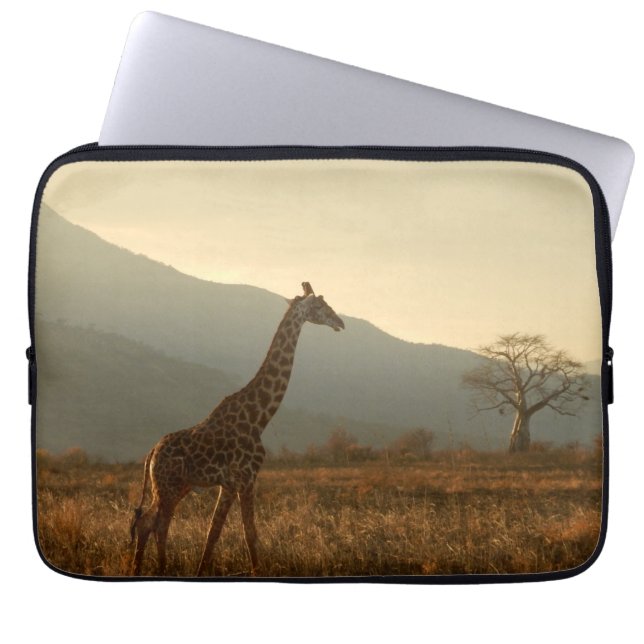 Funda Para Portátil Giraffe en la sabana (Frente)