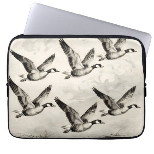 Funda Para Portátil Grabado vintage de gansos de Canadá en vuelo
