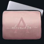 Funda Para Portátil Gradiente Ombre de mongrama rosado de oro rosado<br><div class="desc">Girly Pink Rose Gold Mongram Ombre Gradiente Elegante Monograma Computadora Portátil Funda. Este funda monogramado se puede personalizar para incluir su nombre inicial y su nombre de pila.</div>