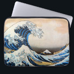 Funda Para Portátil Gran ola, Hokusai, Ukiyo-e<br><div class="desc">Katsushika Hokusai (octubre o noviembre de 1760 - 10 de mayo de 1849) fue un artista japonés, pintor ukiyo-e y grabador del periodo Edo. En su tiempo, fue el principal experto japonés en pintura china. Nacido en Edo (ahora Tokio), Hokusai es más conocido como el autor de la serie de...</div>