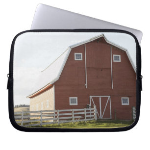 Funda Para Portátil Granero en paisaje rural