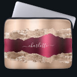 Funda Para Portátil guión de nombre de mármol del agre de oro de oro R<br><div class="desc">Rosa de oro y borgoña metalizado y agate, impresión de piedra de mármol como fondo. Personaliza y agrega tu nombre. El nombre está escrito con un guión moderno de estilo con letras a mano con toques. Para que los cambios sólo eliminen el nombre del ejemplo, deje los espacios o la...</div>