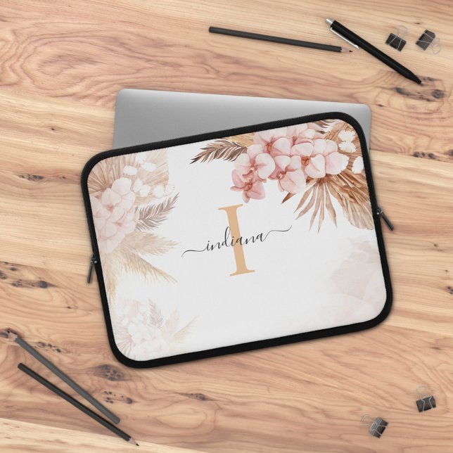 Funda Para Portátil Guión de nombre inicial de monograma de pampas (Monogram Pampas Grass Script Initial Watercolor Laptop Sleeve)