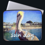 Funda Para Portátil Guión para citas del día del sol de la foto de páj<br><div class="desc">Este feliz pelícano encaramado en una barandilla que da a una playa de California grita "listos para las vacaciones". Vuelva a la brisa cálida del océano cada vez que utilice esta colorida manga de neopreno para portátiles. Esta funda portátil tiene tres tamaños: 15", 13" y 10". Hace un gran regalo...</div>