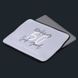 Funda Para Portátil Haciendo que 50 luzca buena celebración de cumplea<br><div class="desc">Celebra tu 50 cumpleaños con estilo con esta moda,  elegante 50 y fabuloso diseño de cumpleaños. Un diseño moderno con texto de guión y gráficos en negrita. Cambie el color al personalizar. Parte de una colección.</div>