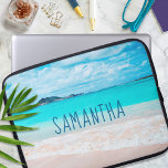Funda Para Portátil Hawaii Sandy Beach Blue Ocean Photo Custom Nombre<br><div class="desc">Recuerde el fresco olor a sal del aire del océano cada vez que utilice esta impresionante fotografía de colores vivos personalizada nombre neoprene funda para portátil. Explora y explora la soledad de una playa hawaiana vacía. Esta funda portátil tiene tres tamaños: 15", 13" y 10". Hace un gran regalo para...</div>