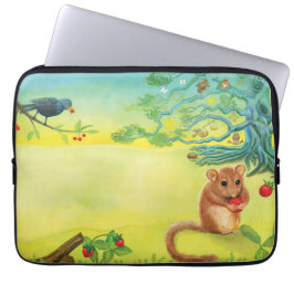 Funda Para Portátil Hazel Dormouse comiendo fresa silvestre