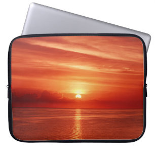 Funda Para Portátil Hermoso amanecer colorido en el mar con dramati