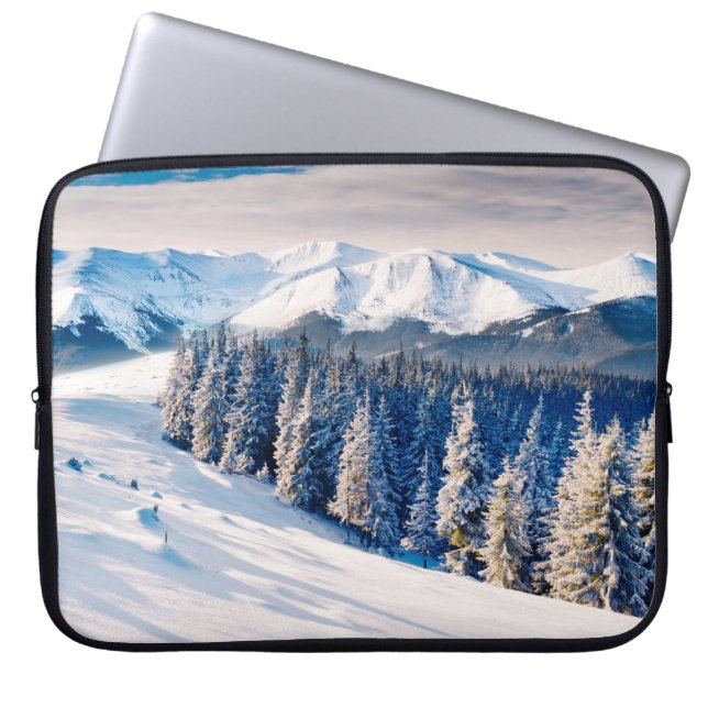 Funda Para Portátil Hermoso paisaje invernal con árboles cubiertos de  (Frente)