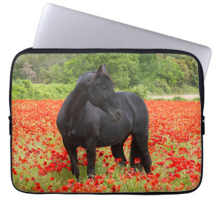 Funda Para Portátil Hermoso Stallion negro en un portátil de campo de