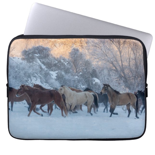 Funda Para Portátil Hípica en invierno en Hideout Ranch (Frente)