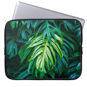 Funda Para Portátil Hojas verdes tropicales sobre fondo oscuro, natura