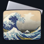 Funda Para Portátil Hokusai La Manga De La Gran Ola De La Portátil<br><div class="desc">Hokusai La Gran Manga De Portátiles De Onda. Impresión de bloques de madera japoneses de 1830-1833. Una de las obras de arte japonesas más famosas del mundo, The Great Wave of Kanagawa, de Hokusai, es la primera entrada en sus 36 Vistas del Monte Fuji. La montaña en sí misma se...</div>