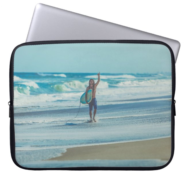 Funda Para Portátil Hombre llevando tabla de surf en la playa (Frente)