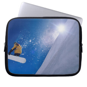 Funda Para Portátil Hombre volando por el aire en una snowboard con