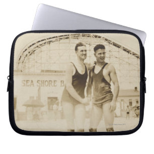 Funda Para Portátil Hombres que se colocan en la playa