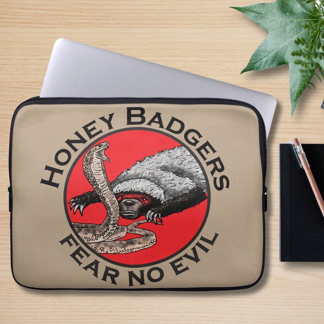 Funda Para Portátil Honey Badgers No Miedo A Una Cita Malvada (Honey badger fear no evil quote badass honey badger verses cobra snake illustration laptop sleeve)