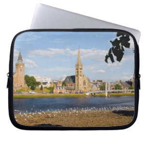 Funda Para Portátil Horizonte y río de la pintoresca ciudad de Inverne