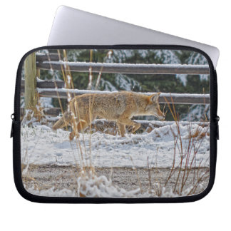 Funda Para Portátil Hunting Coyote and Winter Snow Wildlife Art