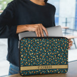 Funda Para Portátil Impresión animal moderna<br><div class="desc">El manga de diseño moderno para la impresión en animales combina un diseño elegante con una elegancia personalizada. Con un fondo de impresión animal cortado con espacio rectangular para propósitos de personalización, este funda se acentúa con una brisa de lujo pero salvaje y espacio para su nombre, lo que lo...</div>