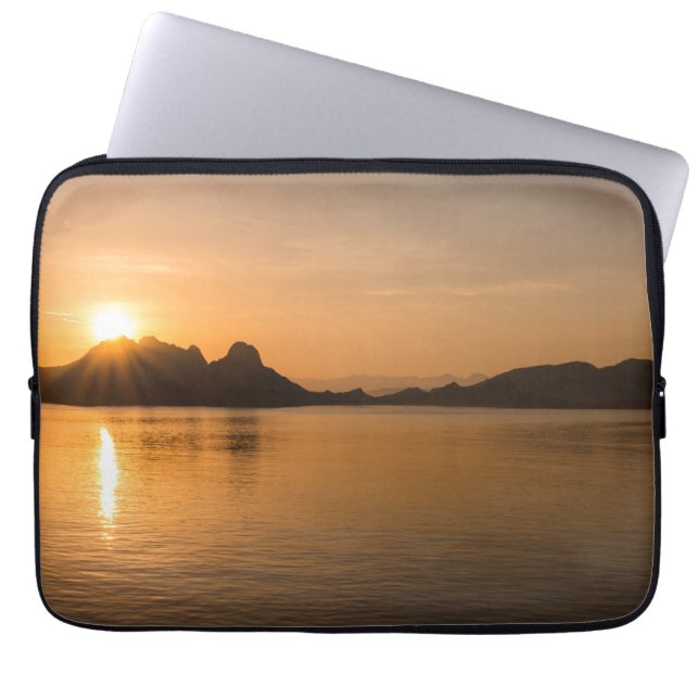 Funda Para Portátil Isla Komodo al atardecer (Frente)