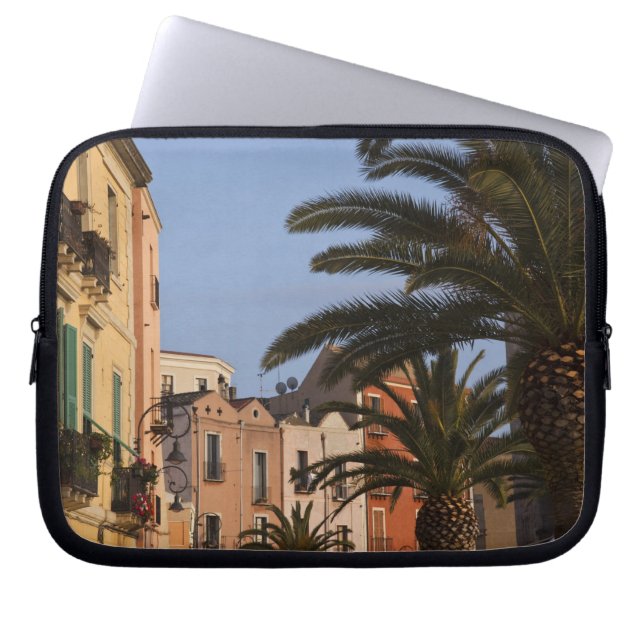 Funda Para Portátil Italia, Cerdeña, Cagliari. Edificios y palmeras (Frente)