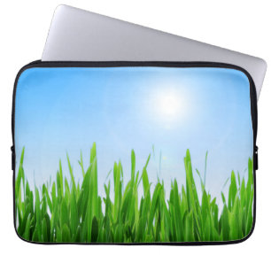 Funda Para Portátil Jardín de césped verde con diseño de cielo azul