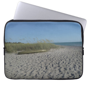 Funda Para Portátil Kayak en una playa de arena con manga para ordenad