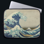 Funda Para Portátil La gran ola de Kanagawa<br><div class="desc">La Gran Ola de Kanagawa, también conocida como La Gran Ola o simplemente La Ola, es una huella de madera del artista japonés Katsushika Hokusai. Ejemplo de arte ukiyo-e, fue publicado en algún momento entre 1830 y 1833 como el primero en la serie de Hokusai Treinta y seis Vistas del...</div>