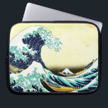 Funda Para Portátil La gran ola de Katsushika Hokusai (葛 飾 斎)<br><div class="desc">La Gran Ola de Kanagawa (神 奈 川 沖 裏),  es una huella de madera del artista japonés Katsushika Hokusai (葛 ). Por favor visite mi tienda para un diseño más interesante y más elección de color. =>     zazzle.com/iwheels*</div>
