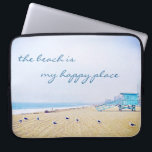 Funda Para Portátil La playa es mi lugar feliz Script California Coast<br><div class="desc">"La playa es mi lugar feliz". Relájese, respire y explore la soledad de una playa vacía de California con esta impresionante manga neoprene de neopreno, de color pastel. Esta funda portátil tiene tres tamaños: 15", 13" y 10". Hace un gran regalo para alguien especial! Usted puede personalizar fácilmente esta funda...</div>