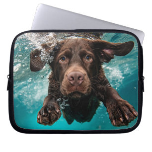 Funda Para Portátil Labrador Chocolate Juguetón Nadando Bajo el Agua