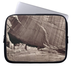 Funda Para Portátil Las ruinas antiguas del barranco de Chelle, 1873